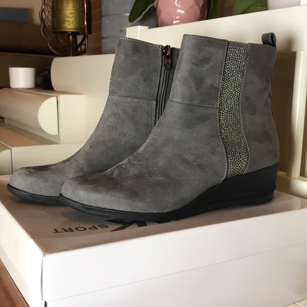 ANNE KLEIN SPORT GRAY BOOTS